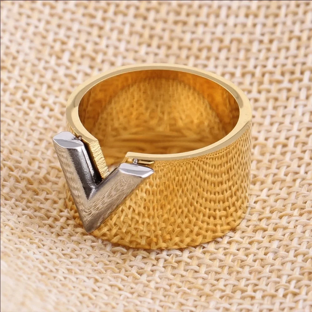 NEW V ring design 18k Rose Gold Filled Love Ring - Picture 8 of 9